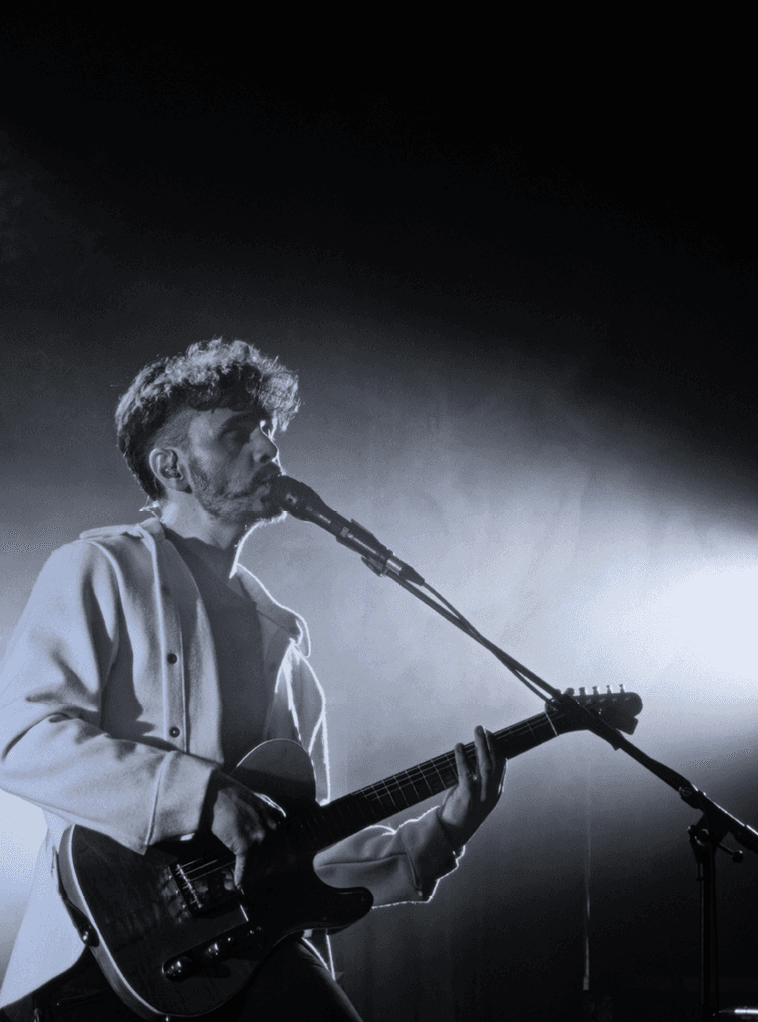 Violaine Bérot lit Tombée des nues avec Paulin Courtial (guitare)